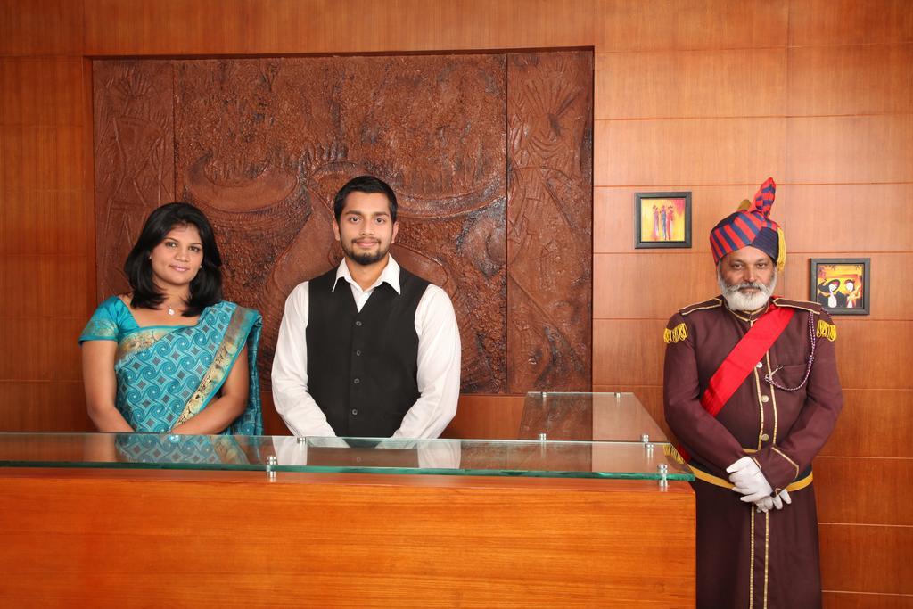 Century Grand Hotel Mananthavady Bagian luar foto