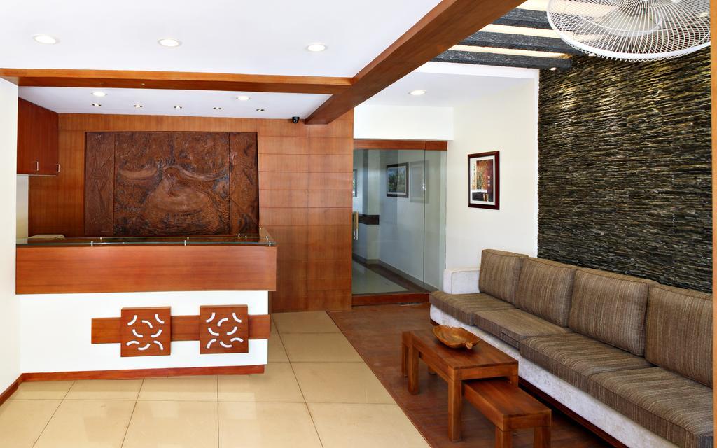 Century Grand Hotel Mananthavady Bagian luar foto