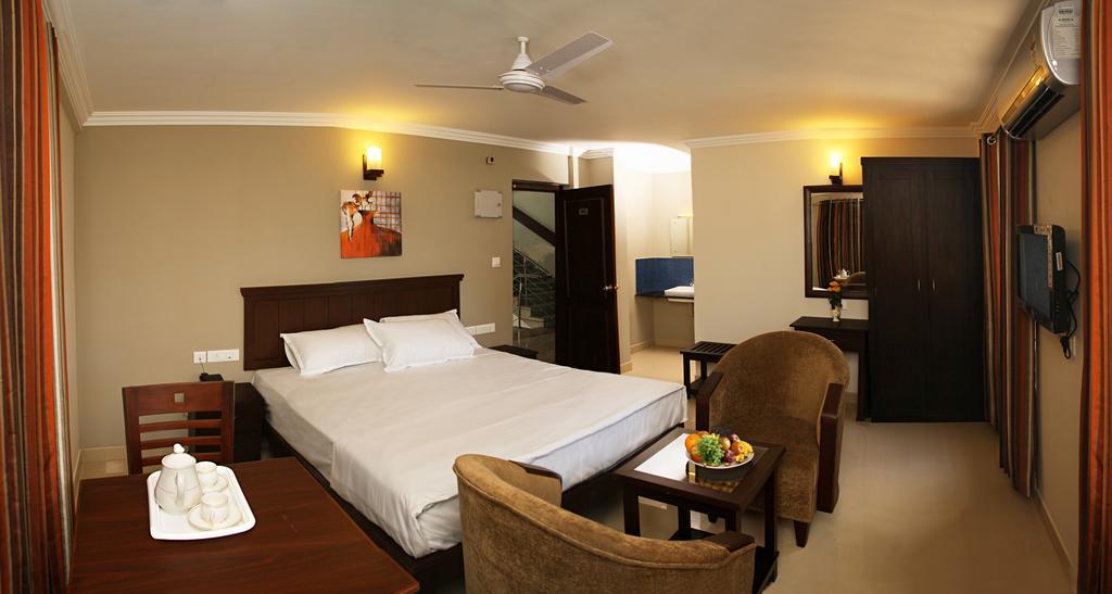 Century Grand Hotel Mananthavady Ruang foto