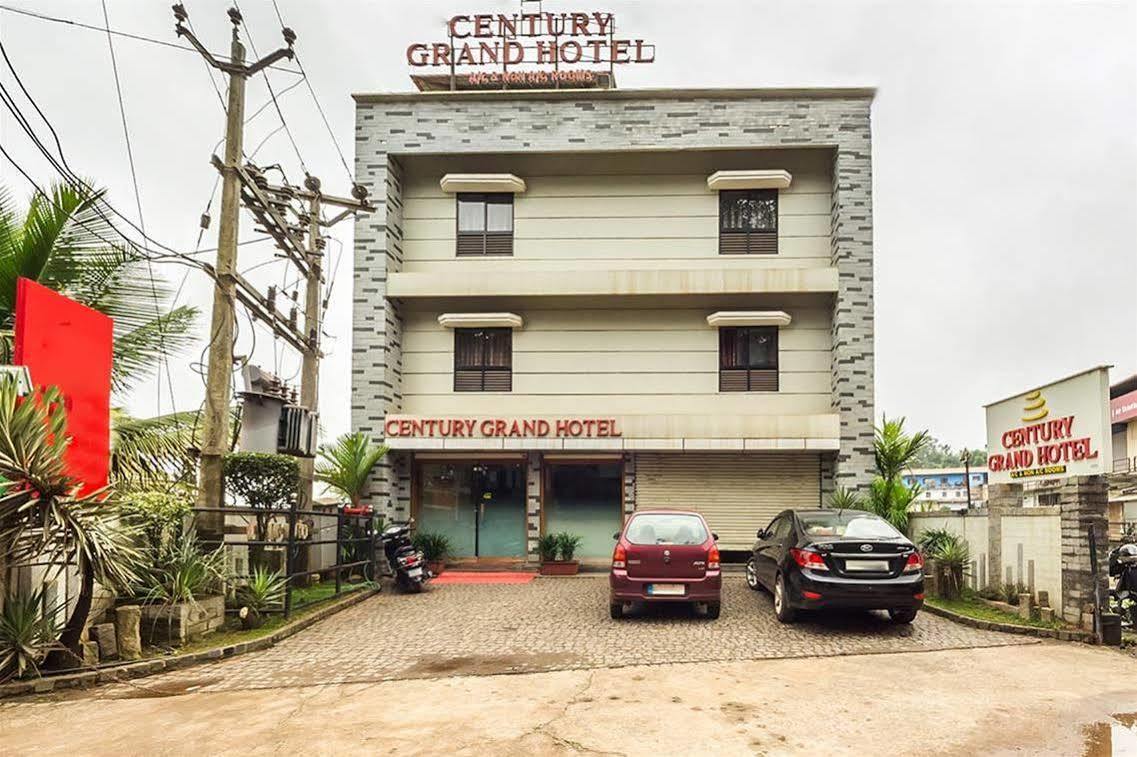 Century Grand Hotel Mananthavady Bagian luar foto